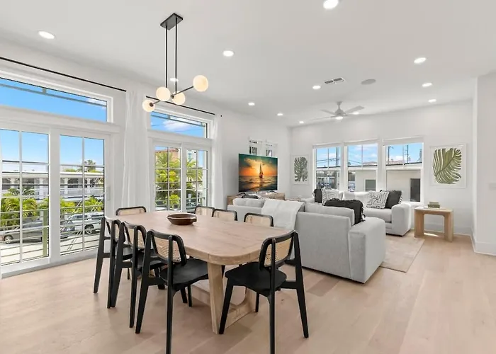 New! The Jade House At The Gemma - Stunning 6 Bed, 7 Bath Home With Private Pool And Hot Tub, Steps To The Beach