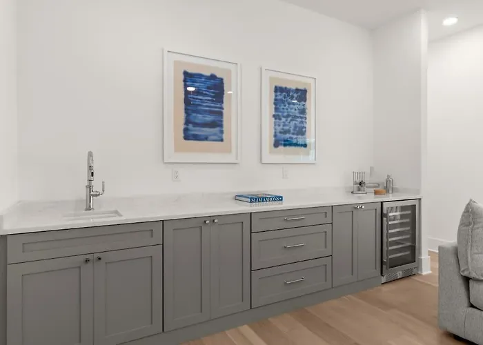 New! The Jade House At The Gemma - Stunning 6 Bed, 7 Bath Home With Private Pool And Hot Tub, Steps To The Beach Holiday home