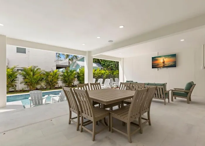 New! The Jade House At The Gemma - Stunning 6 Bed, 7 Bath Home With Private Pool And Hot Tub, Steps To The Beach Holiday home *