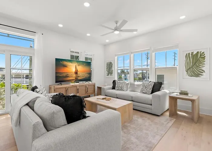 New! The Jade House At The Gemma - Stunning 6 Bed, 7 Bath Home With Private Pool And Hot Tub, Steps To The Beach Holiday home *