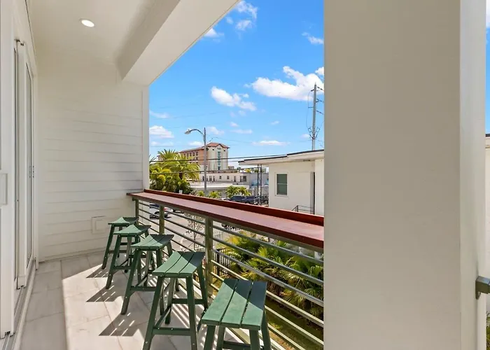 New! The Jade House At The Gemma - Stunning 6 Bed, 7 Bath Home With Private Pool And Hot Tub, Steps To The Beach