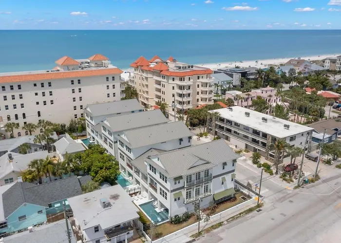 New! The Jade House At The Gemma - Stunning 6 Bed, 7 Bath Home With Private Pool And Hot Tub, Steps To The Beach Holiday home Clearwater Beach