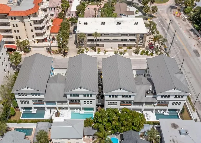 New! The Jade House At The Gemma - Stunning 6 Bed, 7 Bath Home With Private Pool And Hot Tub, Steps To The Beach Holiday home *